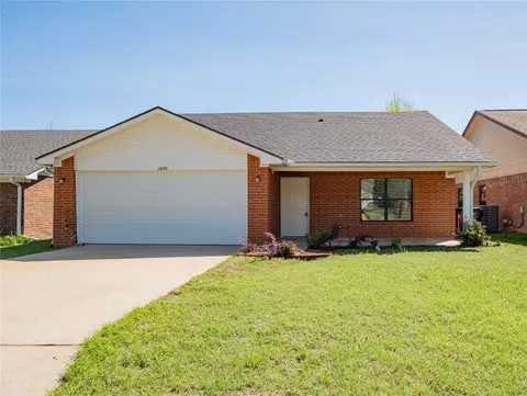 1250 Cleardale Dr, Longview, TX 75604