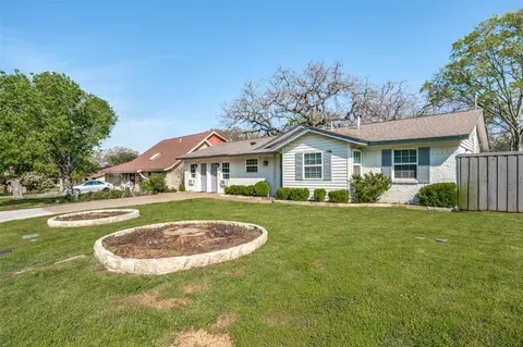 700 Glenn Dr, Euless, TX 76039 photo 2