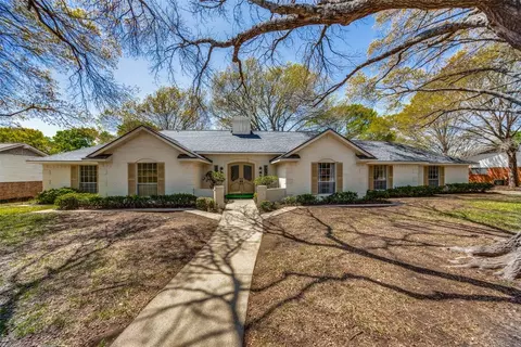 906 Rock Canyon Dr, Duncanville, TX 75137