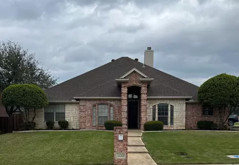 500 Hat Creek Dr, Hurst, TX 76054