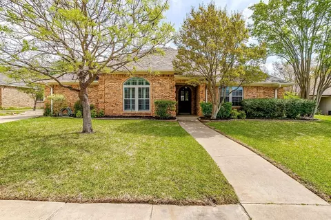 3716 Westview Dr, Bedford, TX 76021