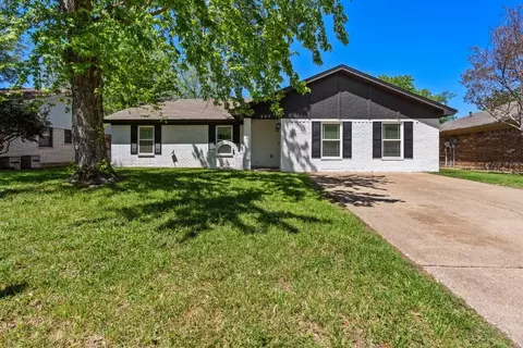624 Pleasant Manor Ave, Burleson, TX 76028