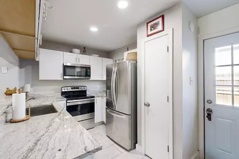 Kitchen - 77 Winchester Dr, Euless, TX 76039 photo 3 of 6