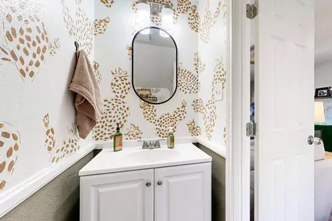 Bath - 77 Winchester Dr, Euless, TX 76039 photo 2 of 5