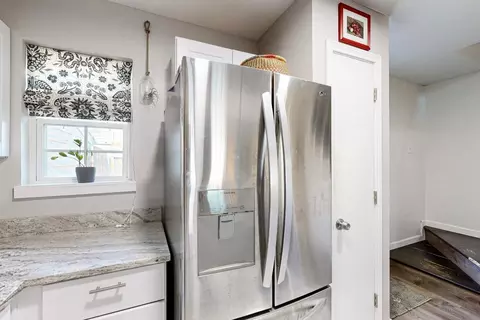 Kitchen - 77 Winchester Dr, Euless, TX 76039 photo 5 of 6
