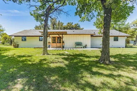 424 Old Tin Top Rd, Weatherford, TX 76087