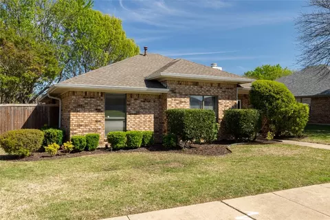 805 Azalia Dr, Lewisville, TX 75067