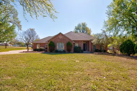 120 Pawnee Trl, Lake Kiowa, TX 76240