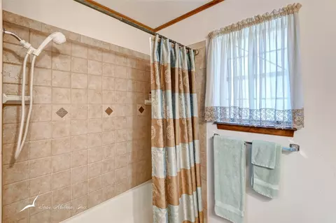 Bath - 7634 Ruby Esther Cir, Abilene, TX 79606 photo 2 of 6
