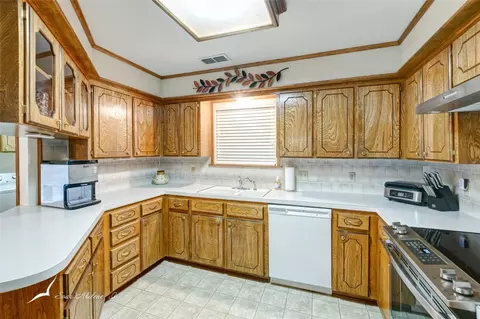 Kitchen - 7634 Ruby Esther Cir, Abilene, TX 79606 photo 2 of 4