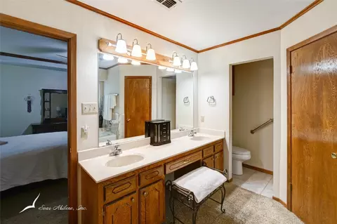 Bath - 7634 Ruby Esther Cir, Abilene, TX 79606 photo 5 of 6