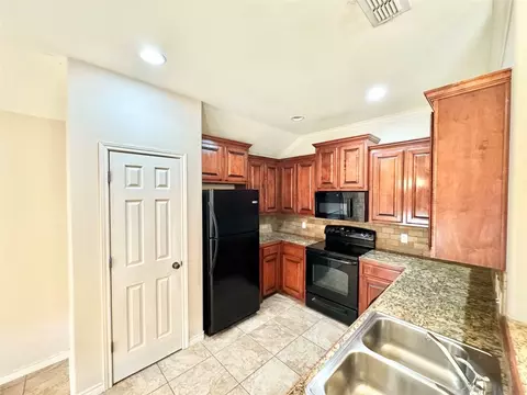 Kitchen - 357 Cotton Candy Rd, Abilene, TX 79602 photo 2 of 4