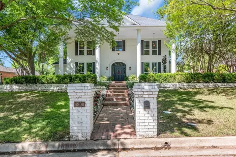 4800 Green Oaks Dr, Colleyville, TX 76034