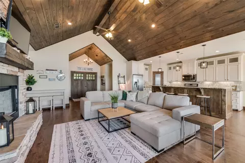 319 S Park Rd, Scroggins, TX 75480