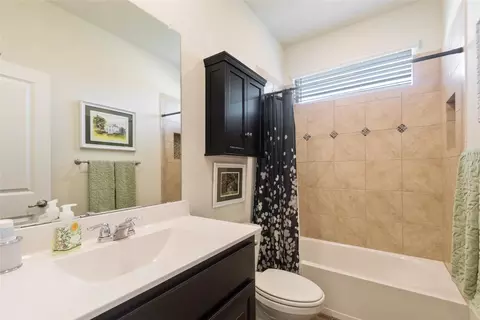 Bath - 1106 Pacifica Trl, Cleburne, TX 76033 photo 3 of 3