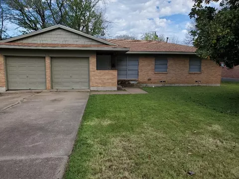 916 S Andrews Ave, Sherman, TX 75090