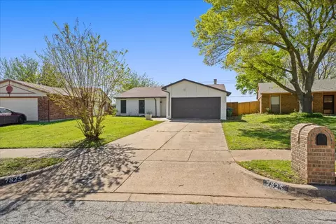 7825 Summerglen Rd, Fort Worth, TX 76133