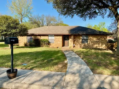419 Cambridge Dr, Desoto, TX 75115