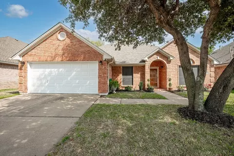 5820 Clear Creek Dr, Haltom City, TX 76137