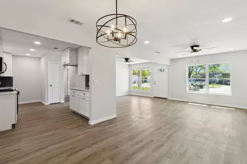 121 E Ridgewood Dr, Garland, TX 75041