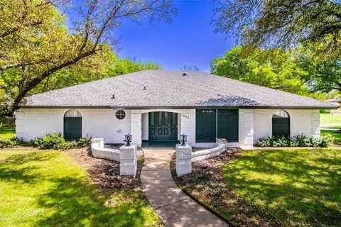 1502 King Arthur St, Grand Prairie, TX 75050