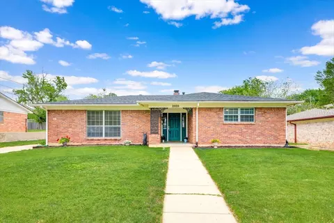 2028 Sage Trl, Hurst, TX 76054