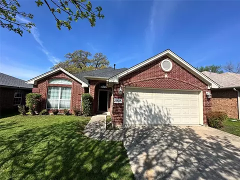 2905 Shawnee Trl, Lake Worth, TX 76135