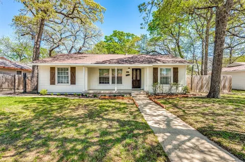 2110 Westchester Dr, Haltom City, TX 76117