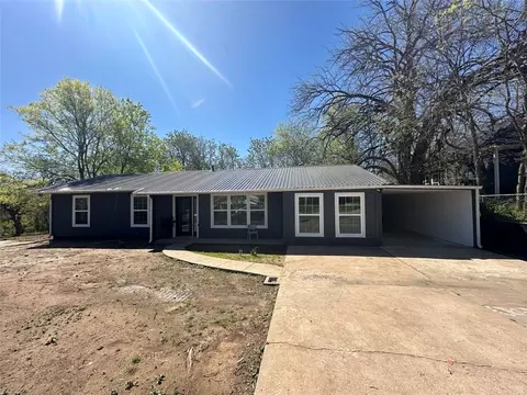 408 E Chestnut St, Denison, TX 75021
