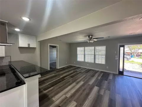 408 E Chestnut St, Denison, TX 75021 photo 3