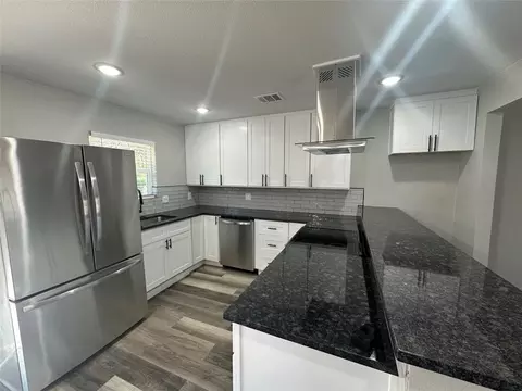 408 E Chestnut St, Denison, TX 75021 photo 5