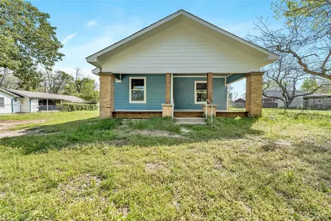 407 N College St, Lindale, TX 75771
