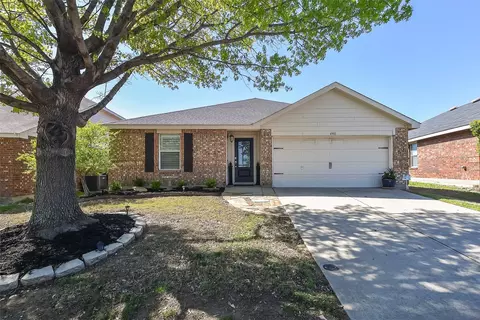 4901 Creek Ridge Trl, Fort Worth, TX 76179