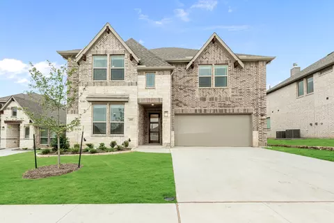 215 Comanche Trl, Alvarado, TX 76009
