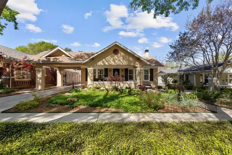 1220 Clover Ln, Fort Worth, TX 76107