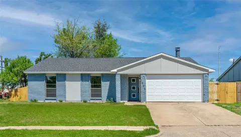 1726 Independence Trl, Grand Prairie, TX 75052