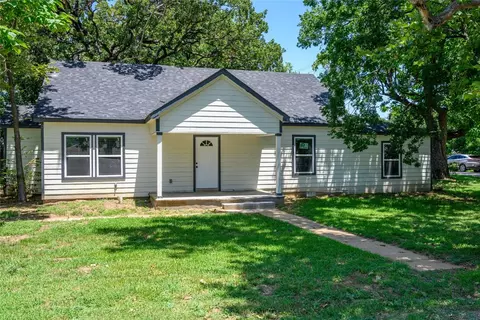 401 W Hughes St, Collinsville, TX 76233
