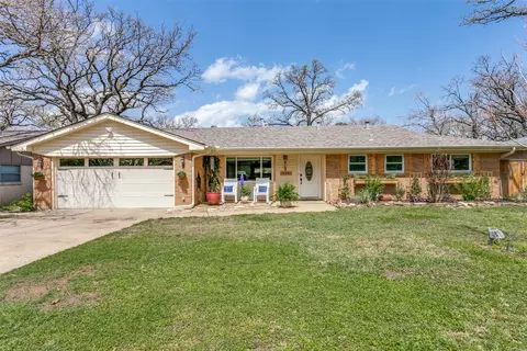 528 Hillview Dr, Hurst, TX 76054