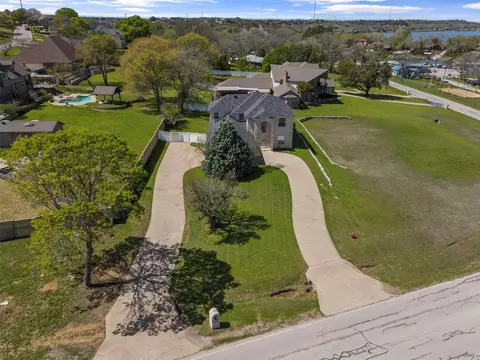 155 W Lake Dr, Weatherford, TX 76087