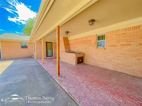 Exterior - 412 Ridgeway St, Clyde, TX 79510 photo 6 of 9