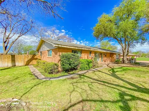 Exterior - 412 Ridgeway St, Clyde, TX 79510 photo 4 of 9