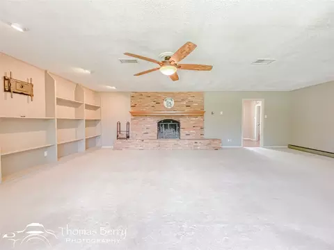 Living - 412 Ridgeway St, Clyde, TX 79510 photo 3 of 4