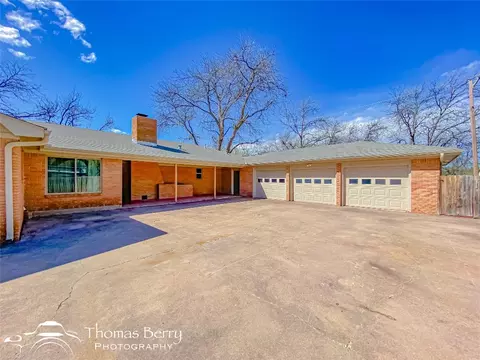 Exterior - 412 Ridgeway St, Clyde, TX 79510 photo 3 of 9