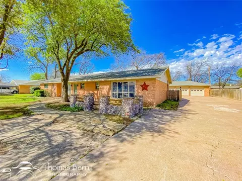 Exterior - 412 Ridgeway St, Clyde, TX 79510 photo 2 of 9