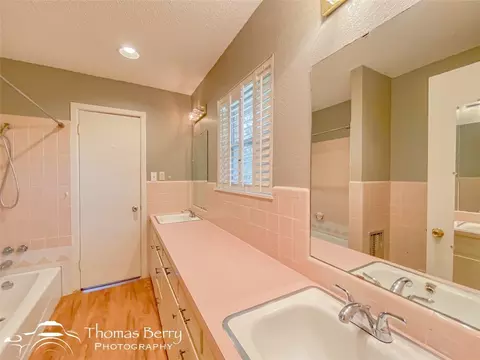 Bath - 412 Ridgeway St, Clyde, TX 79510 photo 1 of 5