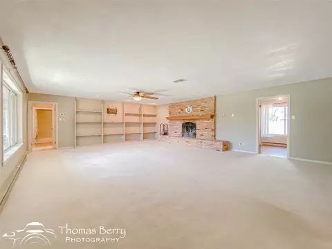 Living - 412 Ridgeway St, Clyde, TX 79510 photo 2 of 4