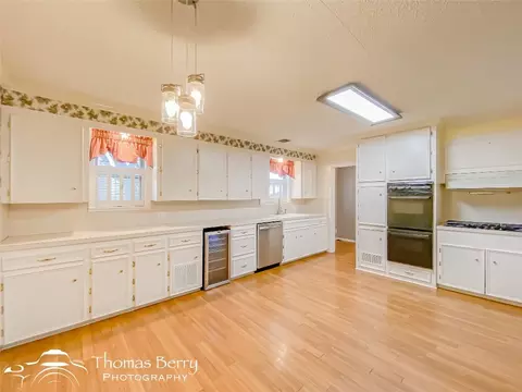 Kitchen - 412 Ridgeway St, Clyde, TX 79510 photo 2 of 3