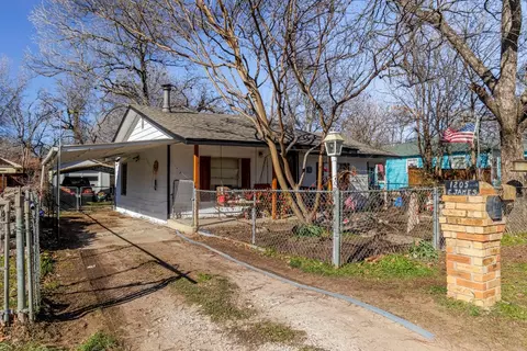 1205 E James St, Cleburne, TX 76031