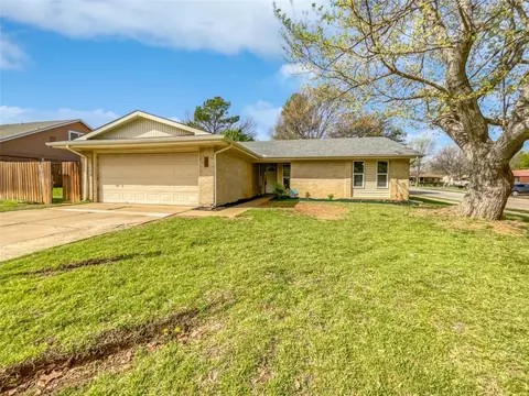 532 Auburn Dr, Lewisville, TX 75067