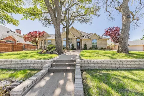 3802 Blue Forest Dr, Arlington, TX 76001